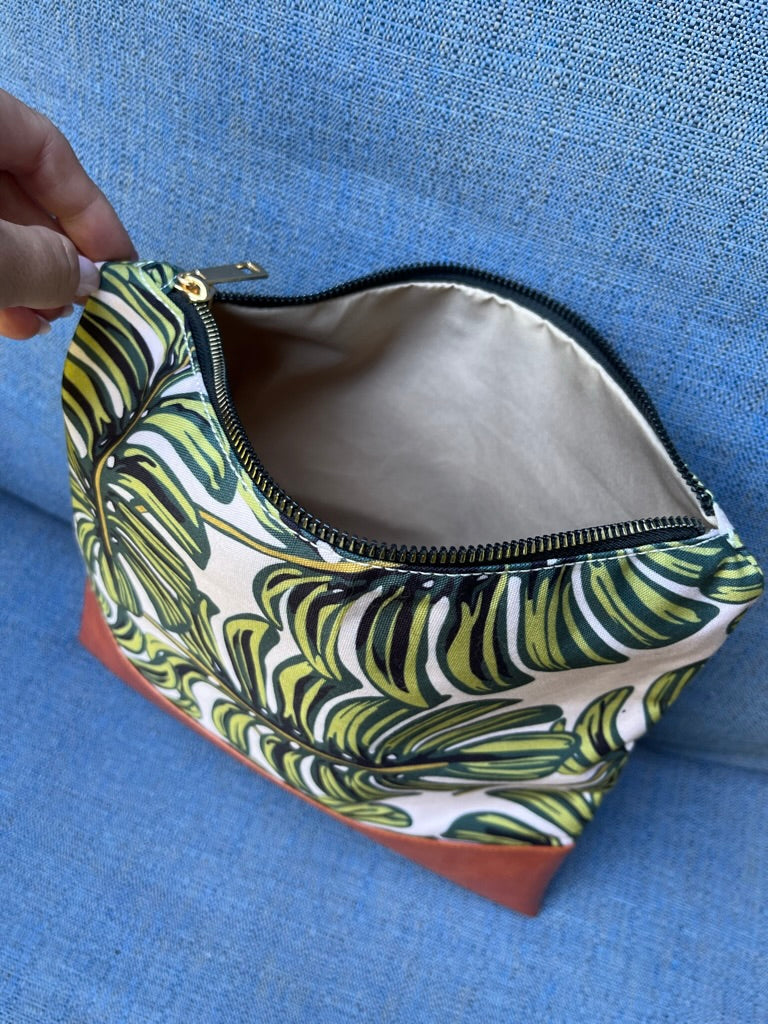 On-the-go Pouch Monstera by Mama Martina